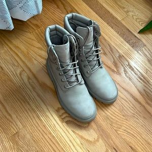 NWOT Timberland Boots; Size 8.5